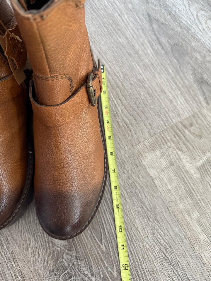 Oobash New With Tags Women Size 7 Tobacco Boots