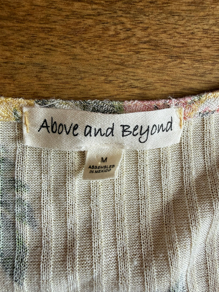 Above and Beyond Preowned great condition Size M yellow/multi Top