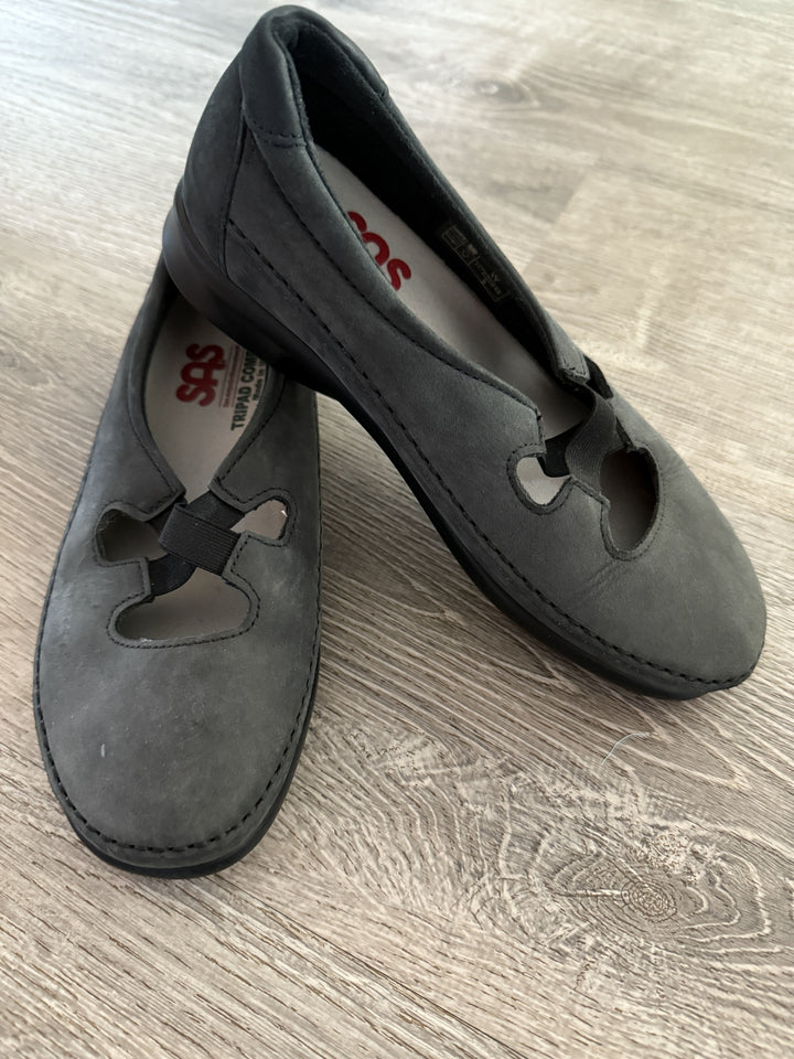 SAS Preowned great condition Navy Shoes