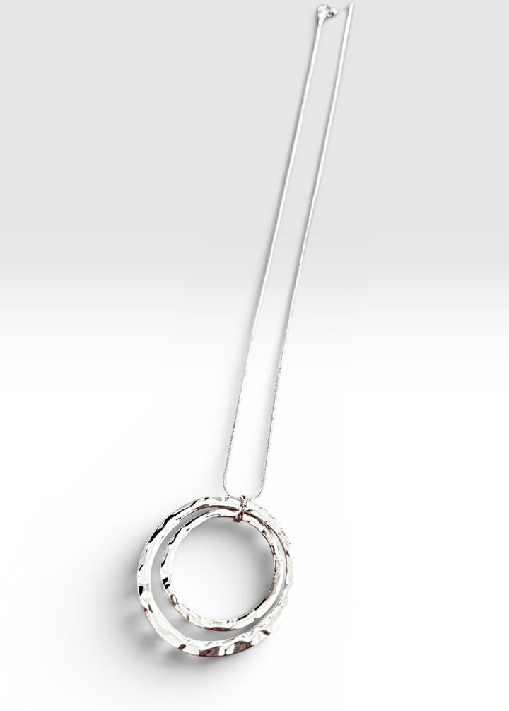 Preowned great condition Silver Necklace fashion