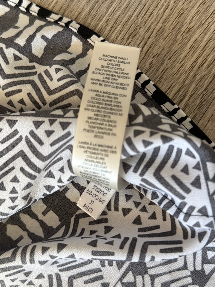 Chico's Preowned great condition Size 3 Black/white Top