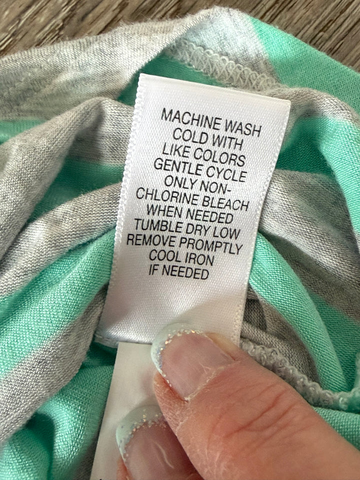 Apt 9 Preowned great condition Size M Gray/teal T-Shirt