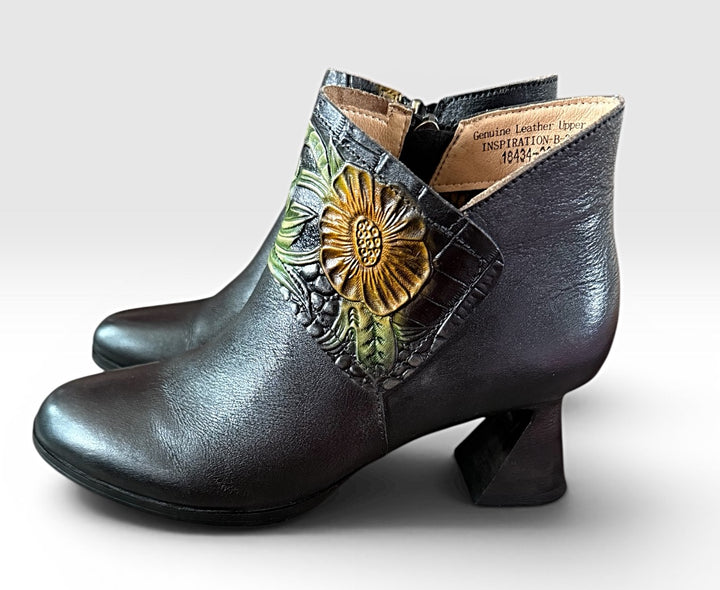 L' Artiste New W/out tags Size 39 Black Booties