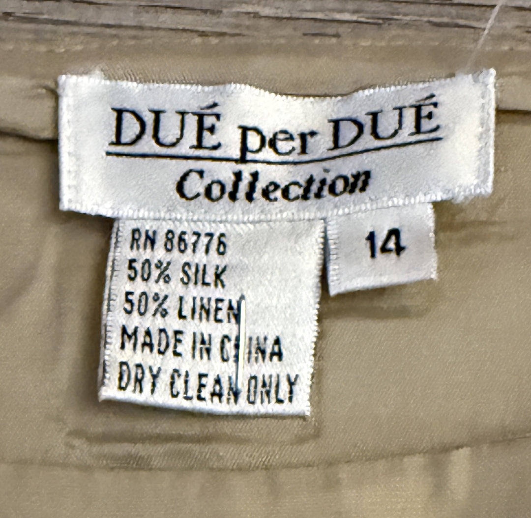 Due per Due Preowned great condition Size 14 Beige Top