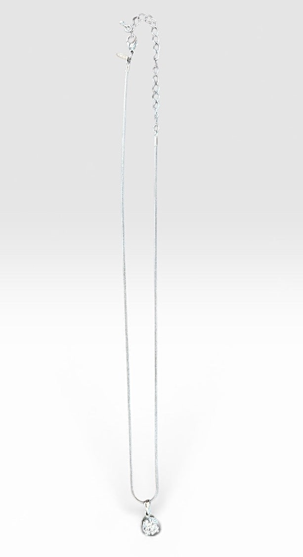 Avon Preowned great condition Silver Necklace fashion