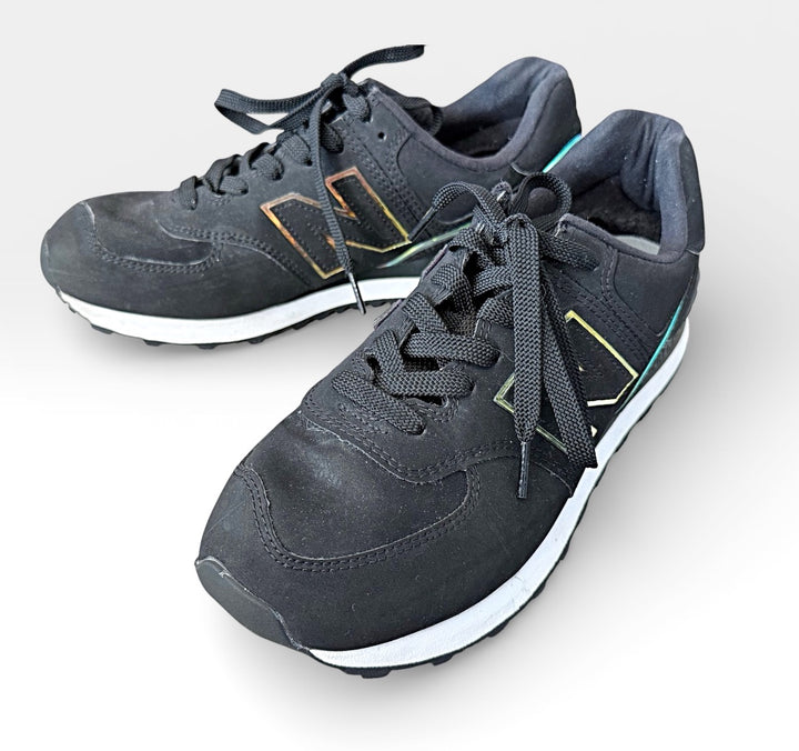 New Balance Preowned great condition Size 9 Black Sneakers