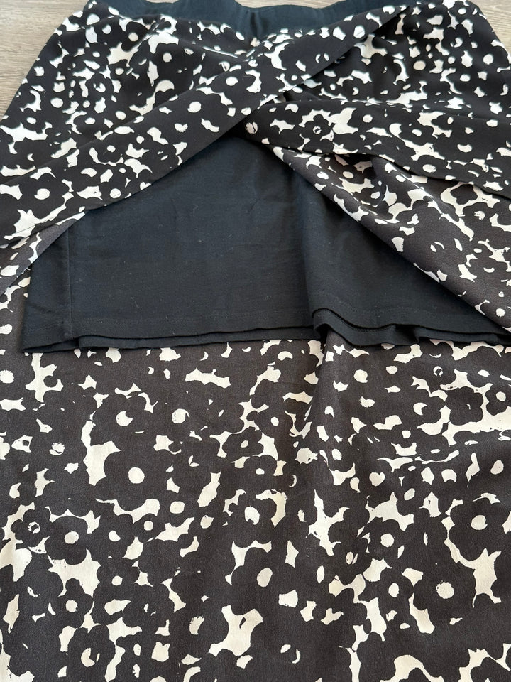 Cabi Preowned great condition Size M Black/white Skirt