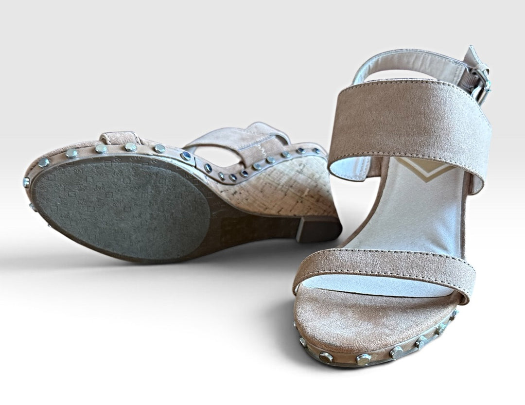 Dolce Vita Preowned great condition Size 8 Tan Sandals