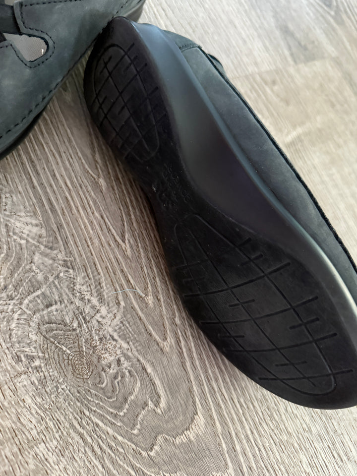 SAS Preowned great condition Navy Shoes