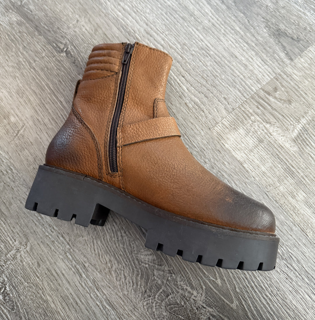 Oobash New With Tags Women Size 7 Tobacco Boots