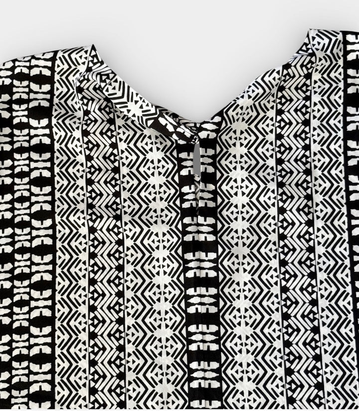 Chico's Preowned great condition Size 3 Black/white Top