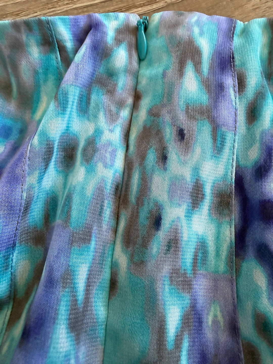 Jones Wear Preowned great condition Size 8 Blue/Purple Skirt