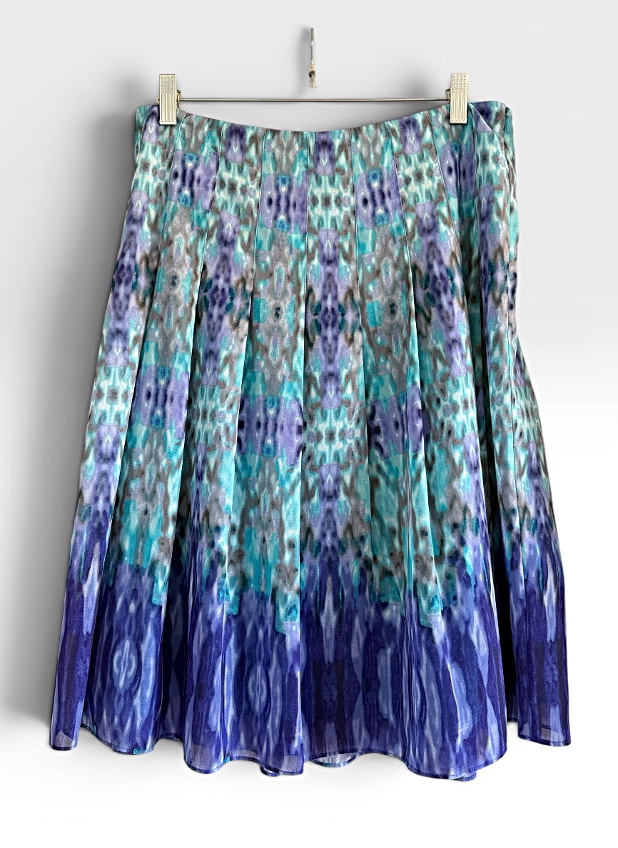 Jones Wear Preowned great condition Size 8 Blue/Purple Skirt