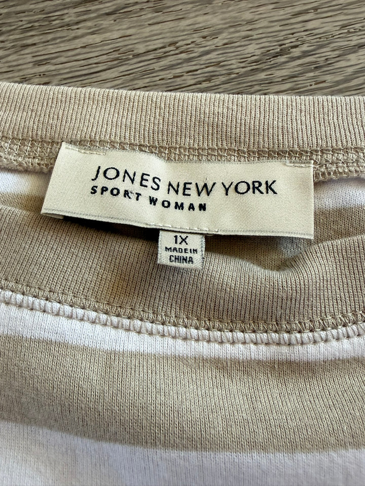 Jones New York Preowned great condition Size 1X Beige/white Top